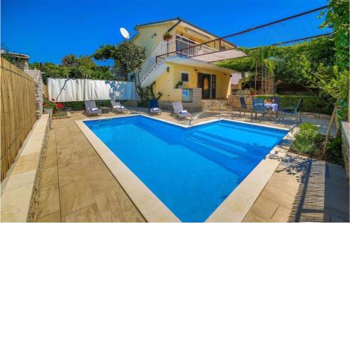 Awesome Home In Vinisce With Wifi