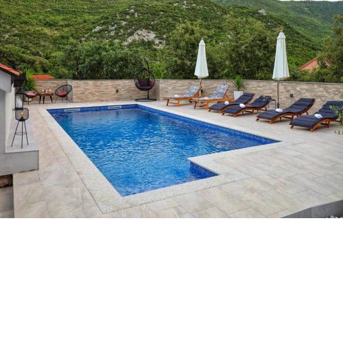 Awesome Home In Vrgorac With Wifi