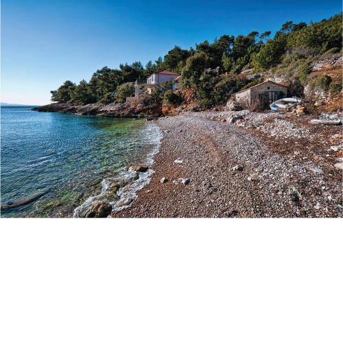 Awesome Home In Zastrazisce With House Sea View