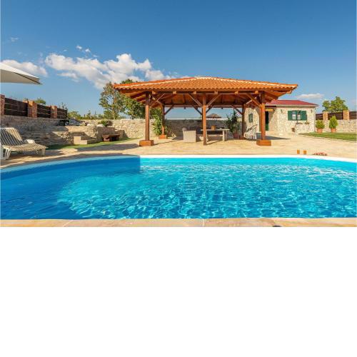 Awesome Home In Zemunik Gornji With Kitchen