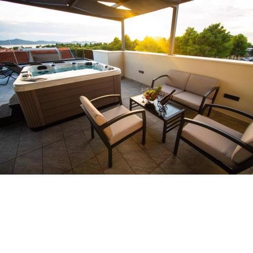 Azzurro apartment - with private rooftop jacuzzi