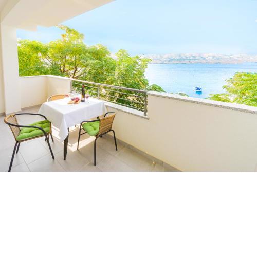 Babara beautiful setting right on beach with modern facilities