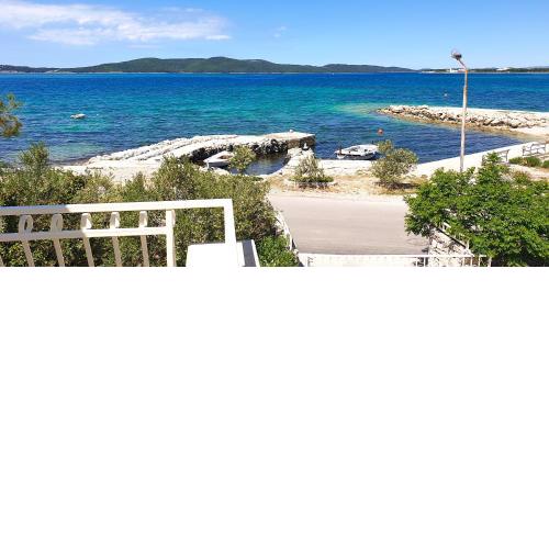 Beach Apartment x2 Bedrooms w Sea View & 2x En-Suites