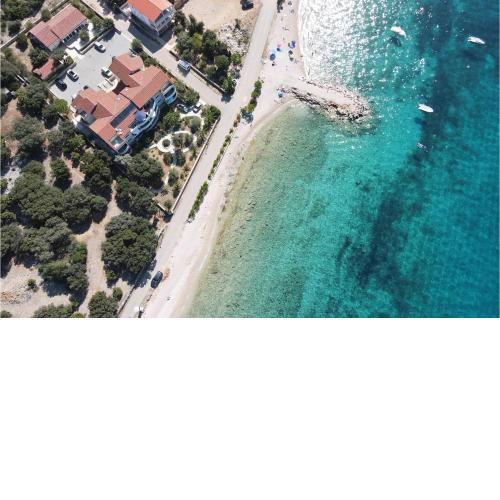 Beach Front Apartment In Mandre With Wifi
