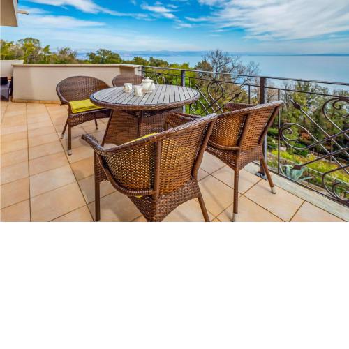 Beach Front Apartment In Moscenicka Draga