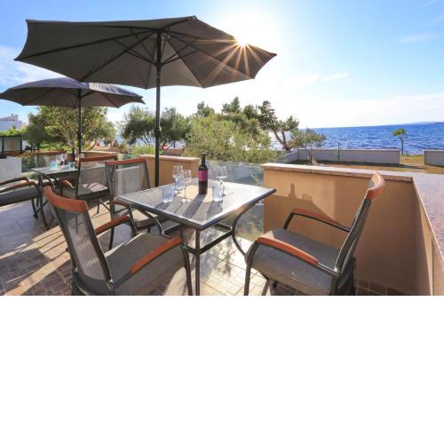 Beach front Holiday home Victoria in beautiful nature - by TA Leut Agency