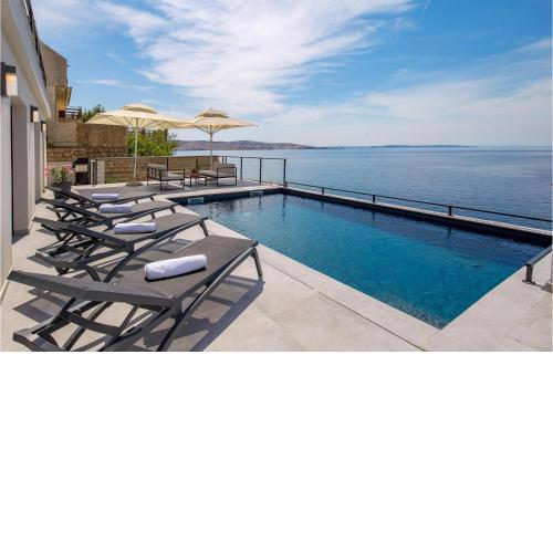 Beach Front Home In Prizna With House Sea View