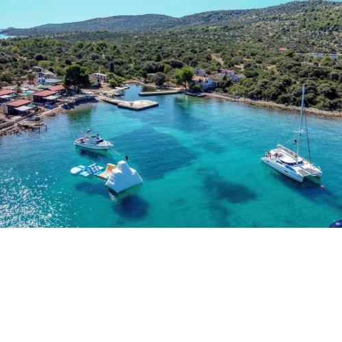 Beach house Lady - resort & tavern BAIN, free transport, pool, Island of Žut - Kornati