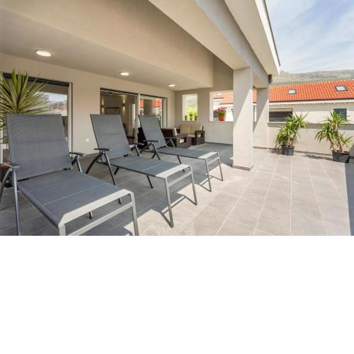 Beach Residence with pool and sea view