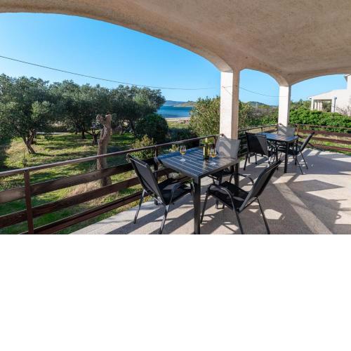 Beachfront apartment Lostura