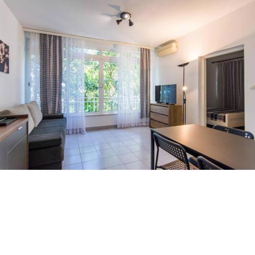 Beachfront Apartment with One Bedroom - Remy
