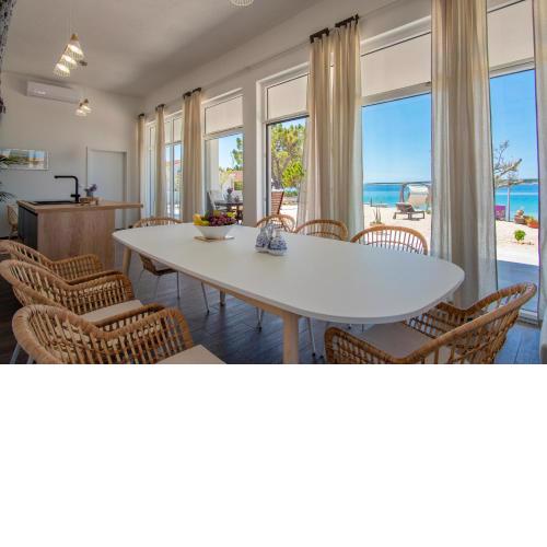 Beachfront Paladina holiday home