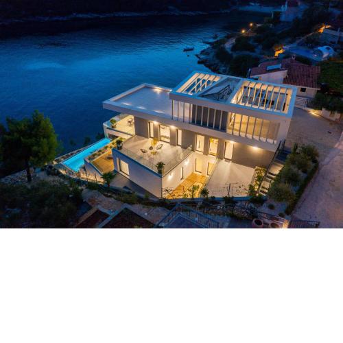 Beachfront Villa Extravaganza with Infinity Pool
