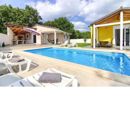 Beatiful families oriented villa Trusina with pool immersed in the nature near the town
