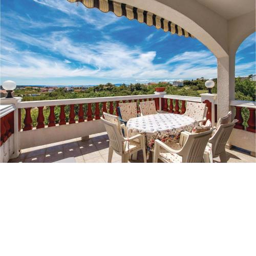 Beautiful Apartment In Banjol With Wifi