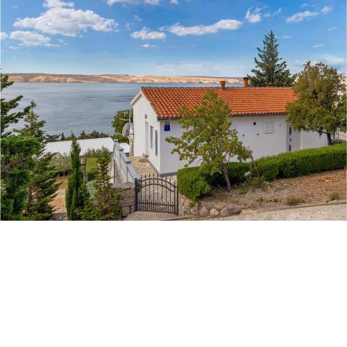 Beautiful Apartment In Baric Draga With Wifi