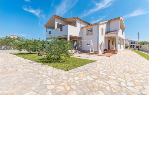 Beautiful Apartment In Biograd With Wifi
