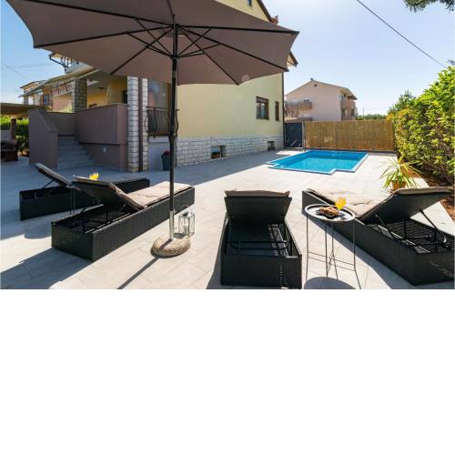 Beautiful Apartment In Galizana With Kitchen