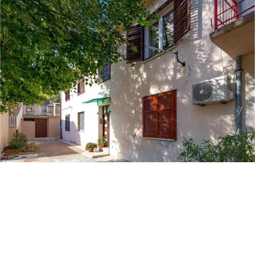 Beautiful Apartment In Jablanac With Wifi