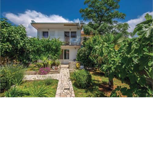 Beautiful Apartment In Jadranovo With Wifi