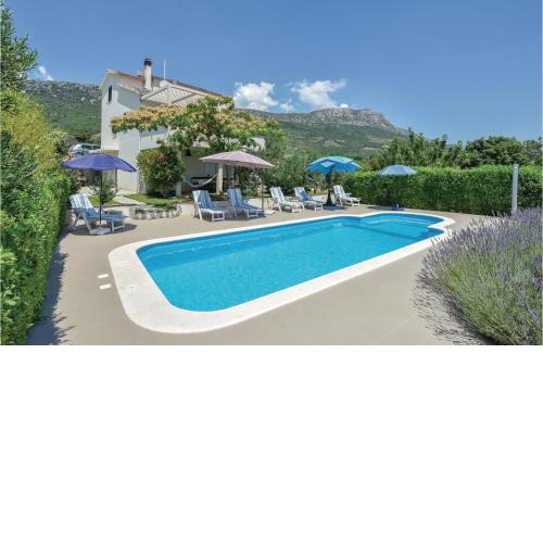 Beautiful Apartment In Kastel Luksic With Wifi