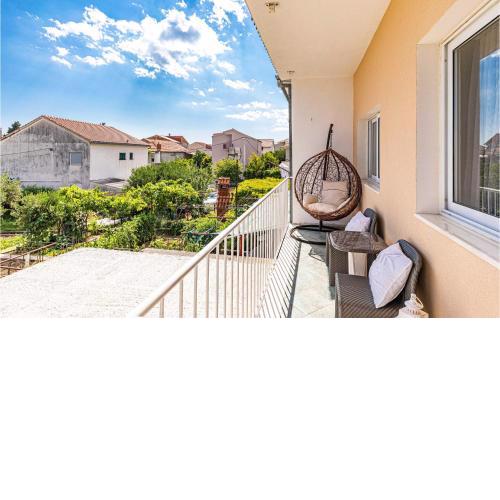 Beautiful Apartment In Kastel Luksic With Wifi