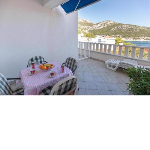 Beautiful Apartment In Klek With House Sea View