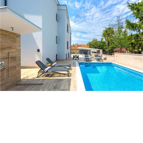 Beautiful Apartment In Malinska With Kitchen