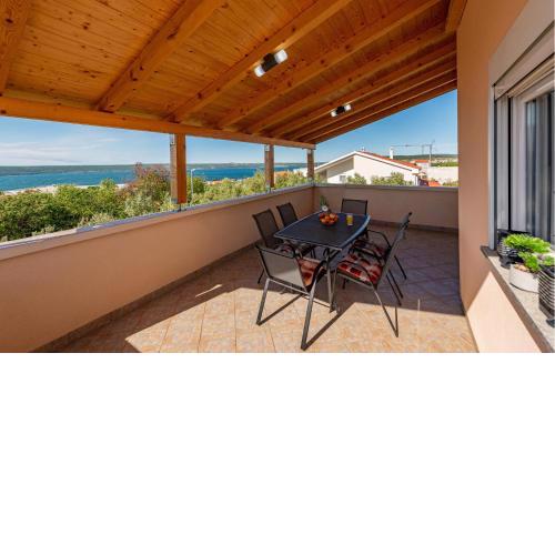 Beautiful Apartment In Maslenica With Kitchen