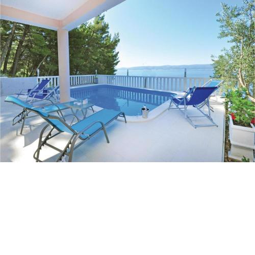 Beautiful Apartment In Mimice With Wifi