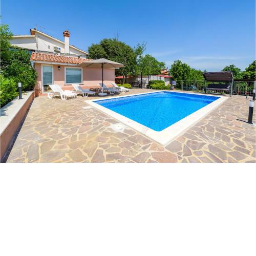 Beautiful Apartment In Podpican With Wifi