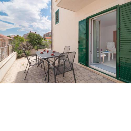 Beautiful Apartment In Postira With Kitchen