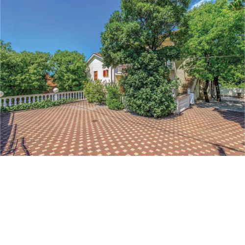 Beautiful Apartment In Povile With Wifi