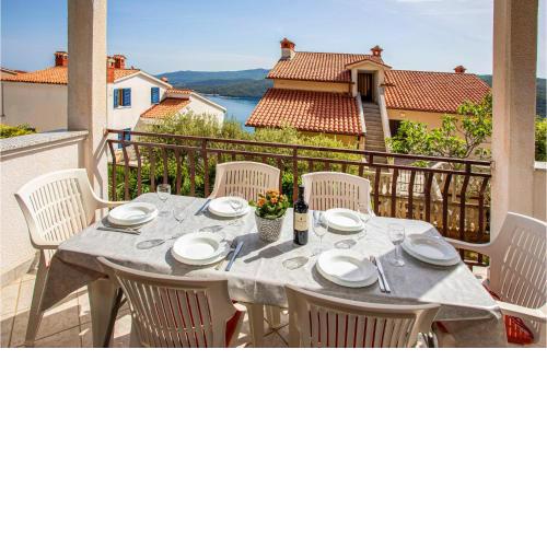 Beautiful Apartment In Rabac With Wifi