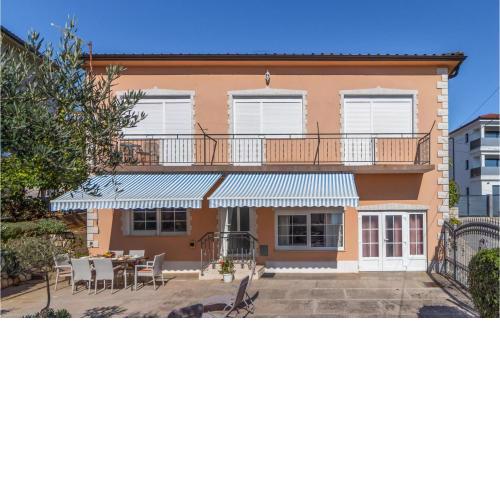 Beautiful Apartment In Selce With Kitchen
