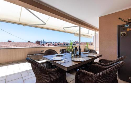 Beautiful Apartment In Split With Kitchen