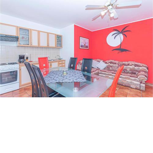 Beautiful Apartment In Srima With Kitchen