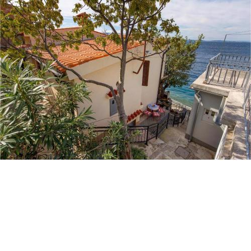 Beautiful Apartment In Starigrad With Wifi
