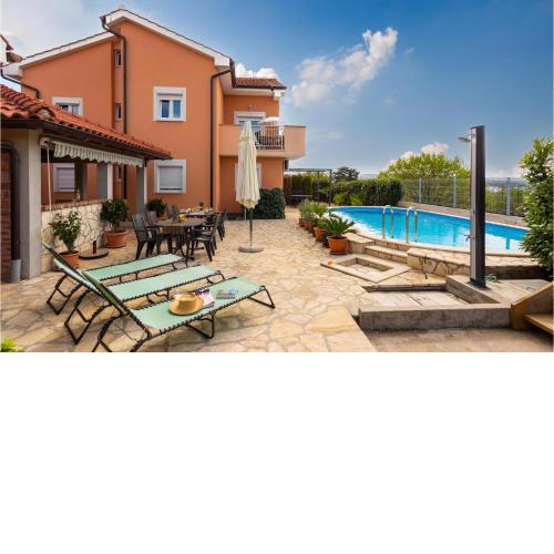Beautiful Apartment In Sveti Vid-Miholjice