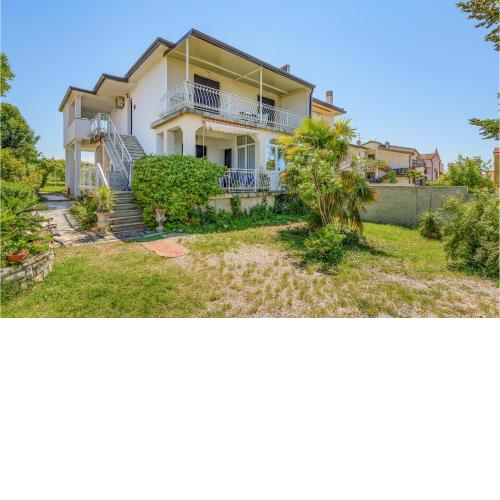 Beautiful Apartment In Umag With Wifi