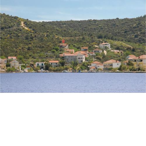 Beautiful Apartment In Vinisce With Wifi