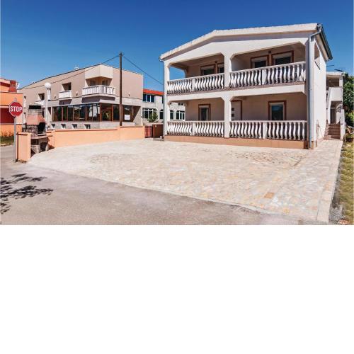 Beautiful Apartment In Vir With 1 Bedrooms And Wifi