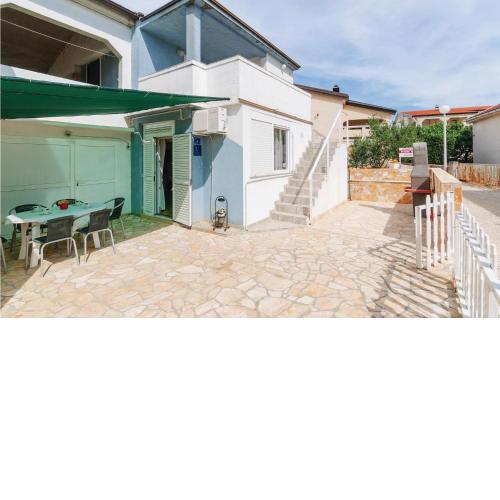Beautiful Apartment In Vir With Wifi