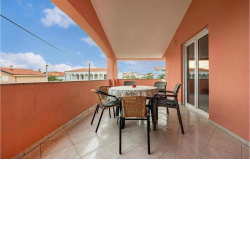 Beautiful Apartment In Vir With Wifi