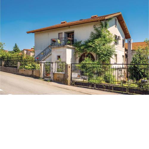 Beautiful Apartment In Viskovo With Wifi