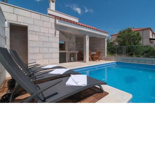 Beautiful apartment with private pool