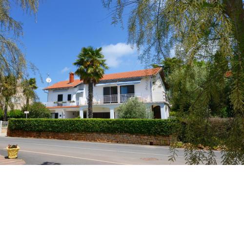Beautiful apartments first row to the sea
