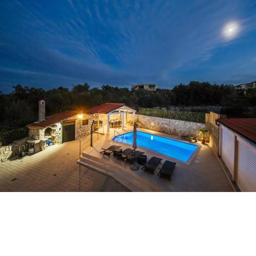 Beautiful holiday Home in Mali I with Pool