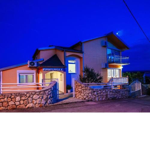 Beautiful Holiday Home in Maslenica near Beach