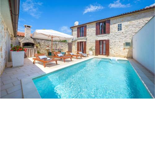 Beautiful Home In Bale With Outdoor Swimming Pool